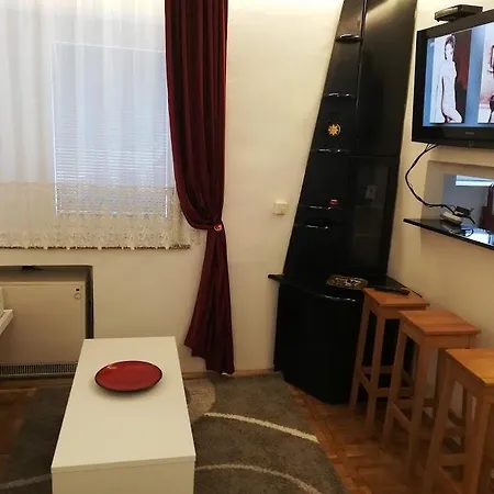 Lola 1 Apartment *